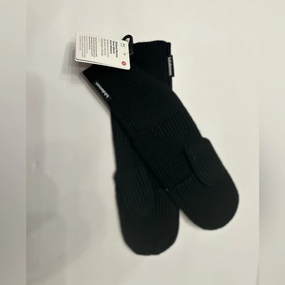 Lululemon Black Ribbed Merino Blend‎ Knit Mittens
